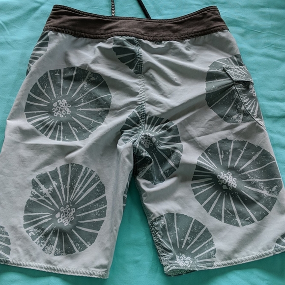 Boys Volcom surf shorts Size 26 - Picture 2 of 6